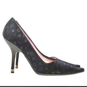 EUC LOUIS VUITTON BLACK MONOGRAM SILK PUMPS SIZE 38